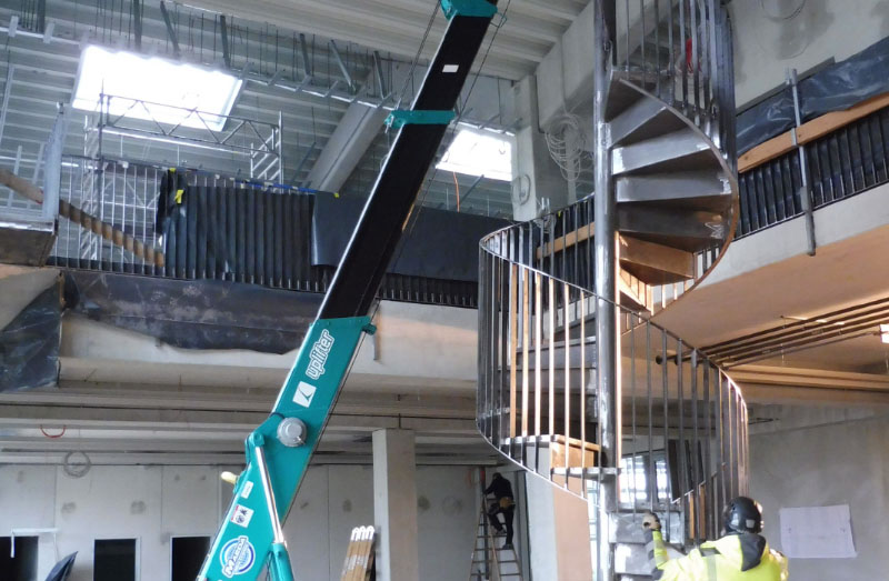 Spindeltreppe mit Gussasphaltbelag
